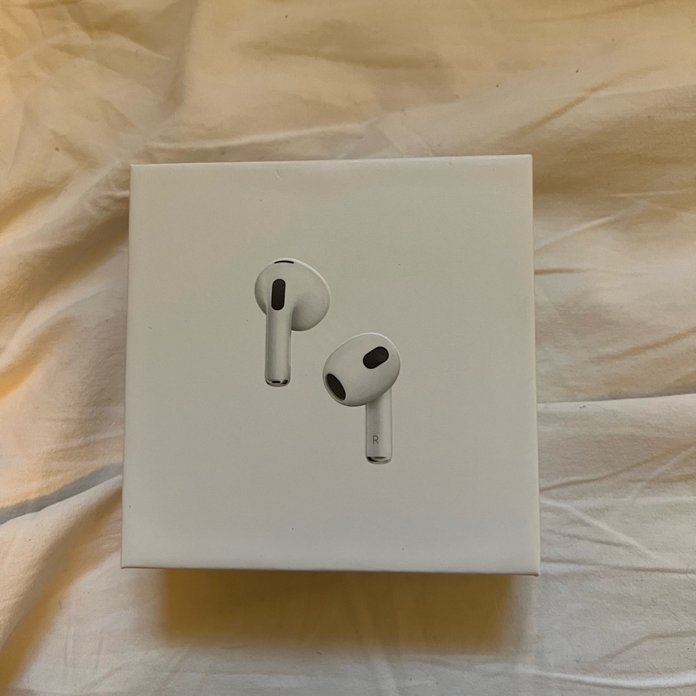 New Apple AirPods (3rd Generation) with MagSafe Charging Case